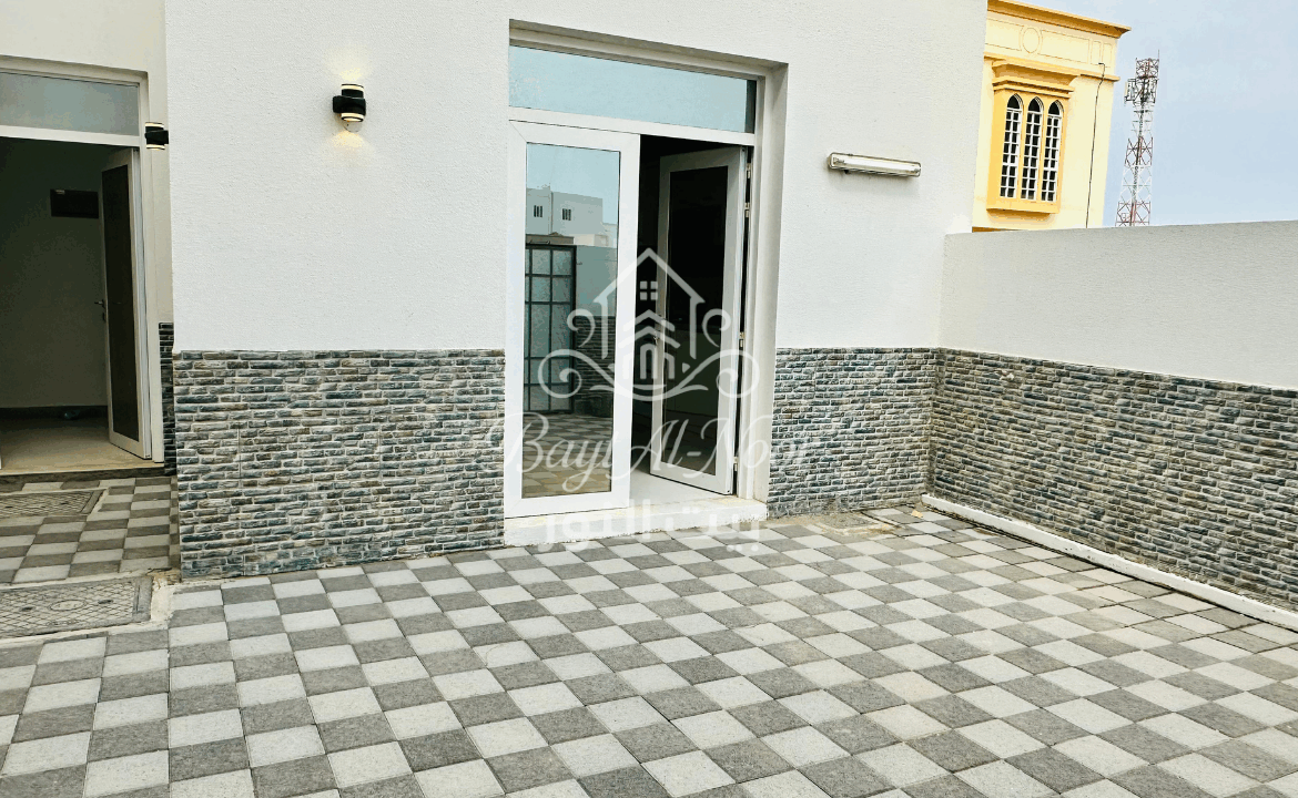 For Sale: 5+1 Bedroom Twin Villa with Multiple Parking Options | REF SS3005
