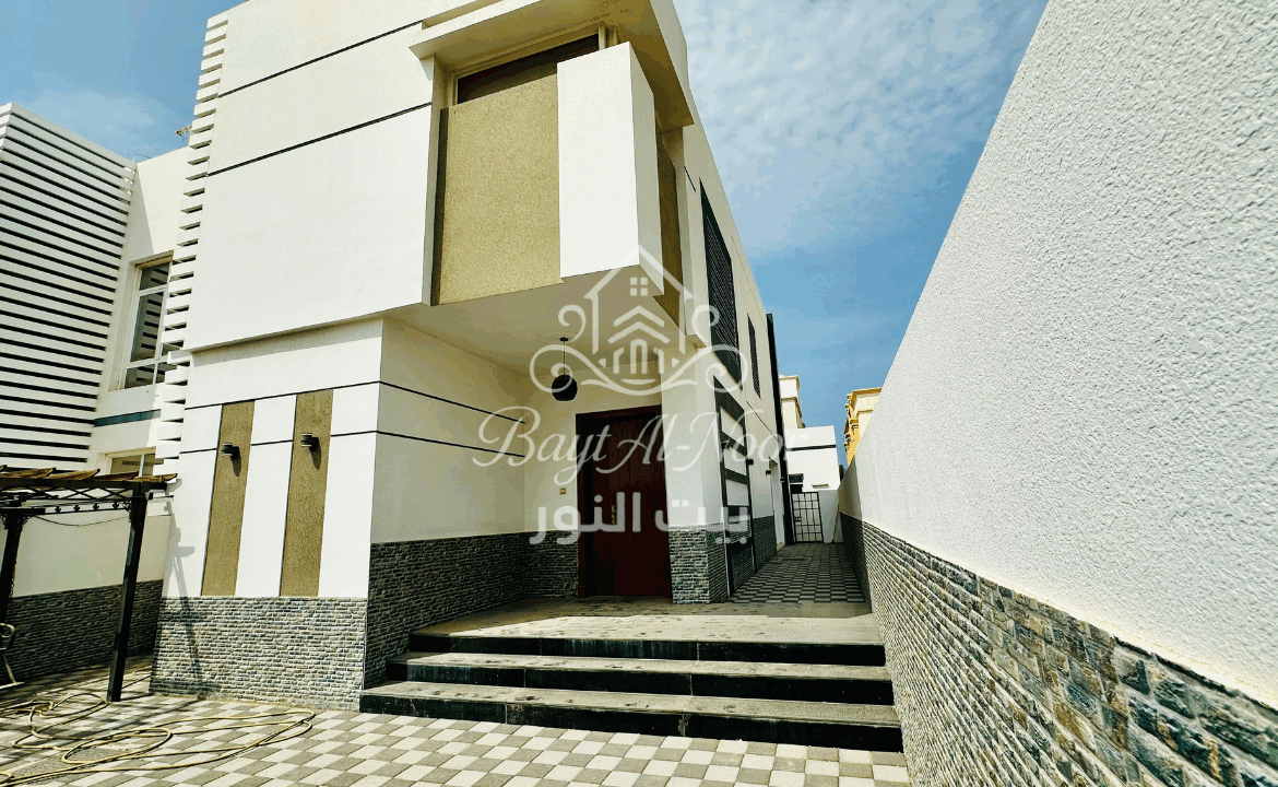 For Sale: 5+1 Bedroom Twin Villa with Multiple Parking Options | REF SS3005