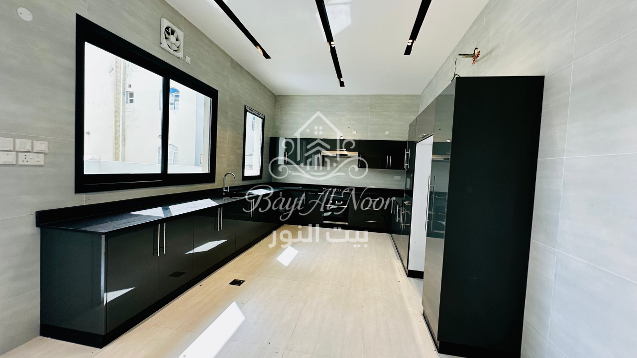SS3008-5 For Sale: Spacious 5+1 Bedroom Villa with Private & Canopy Parking | REF SS3008