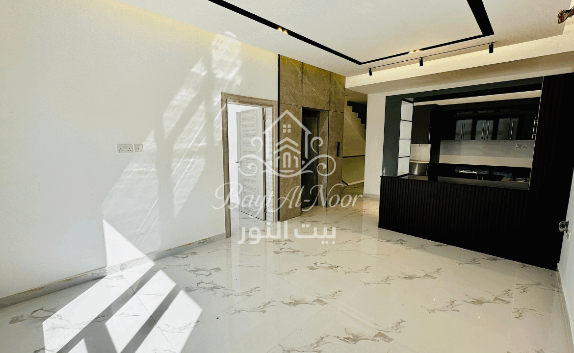 For Sale: Spacious 5+1 Bedroom Villa with Private & Canopy Parking | REF SS3008