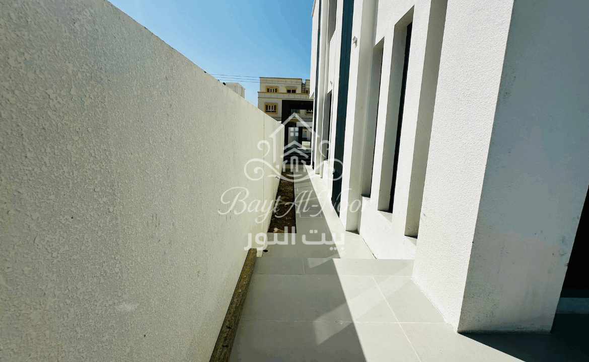 For Sale: Elegant 5+1 Bedroom Villa with Private & Canopy Parking | REF SS3009