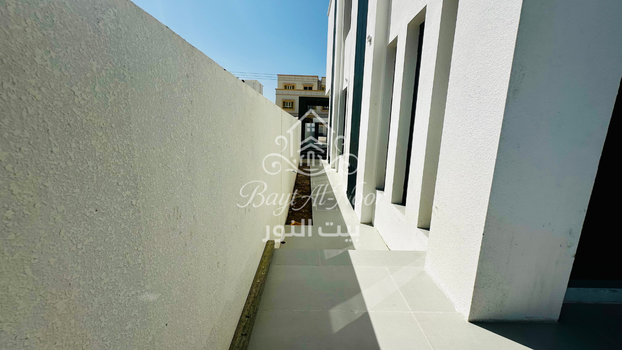 For Sale: Elegant 5+1 Bedroom Villa with Private & Canopy Parking | REF SS3009