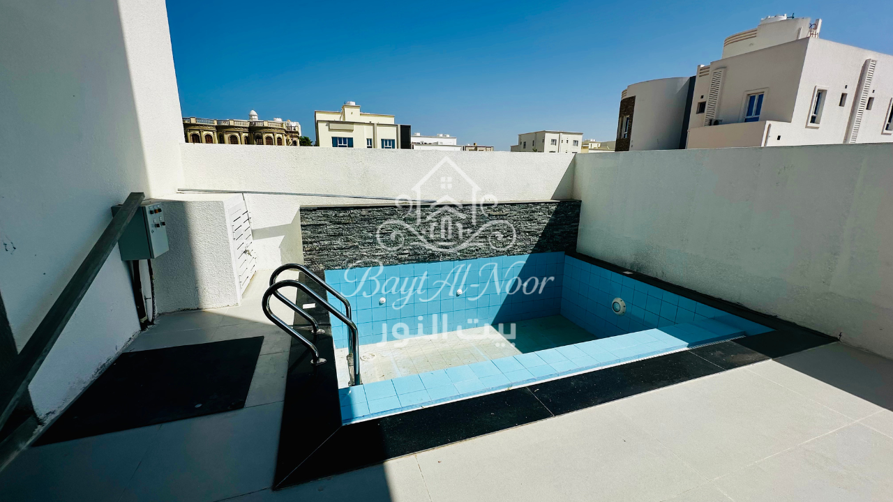 For Sale: Elegant 5+1 Bedroom Villa with Private & Canopy Parking | REF SS3009