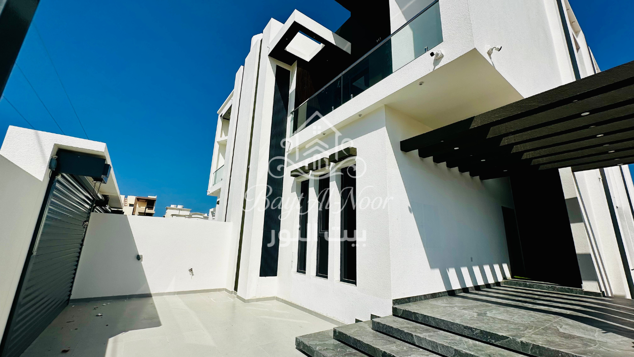 For Sale: Elegant 5+1 Bedroom Villa with Private & Canopy Parking | REF SS3009