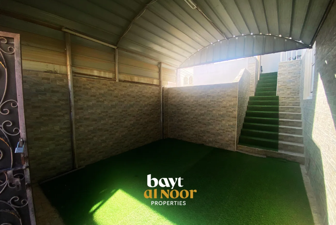 For Sale: 5 BHK Spacious Villa with 3 Residential Flats on Spacious Plot in Al Mawaleh South I REF HO3032