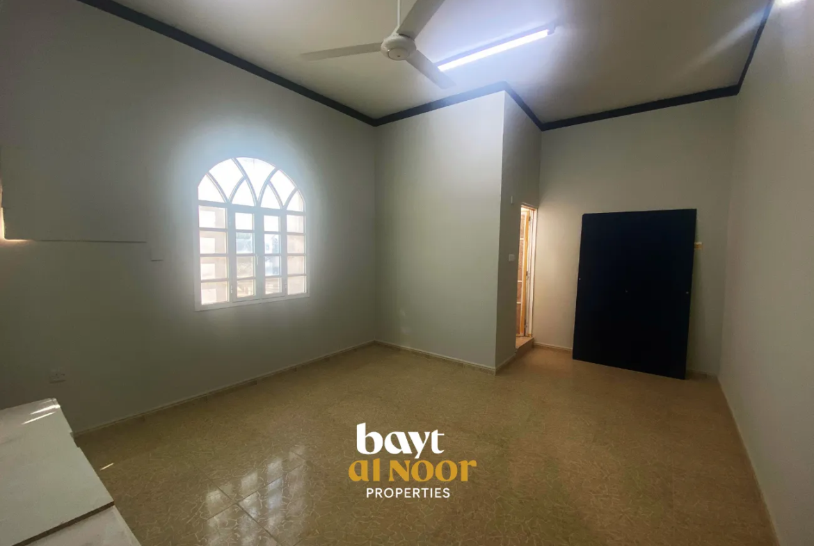 For Sale: 5 BHK Spacious Villa with 3 Residential Flats on Spacious Plot in Al Mawaleh South I REF HO3032