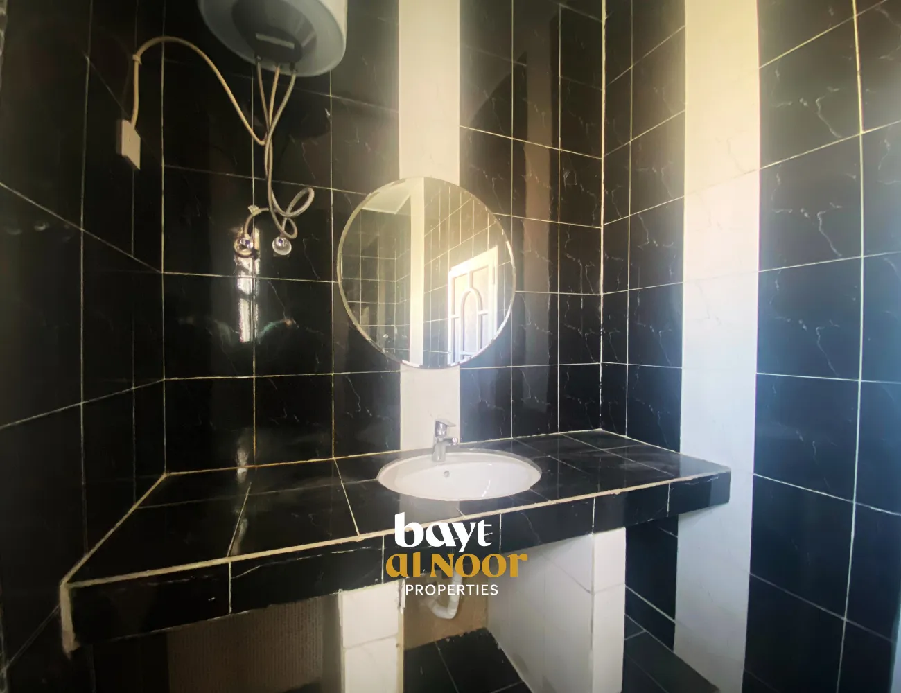 For Sale: 5 BHK Spacious Villa with 3 Residential Flats on Spacious Plot in Al Mawaleh South I REF HO3032