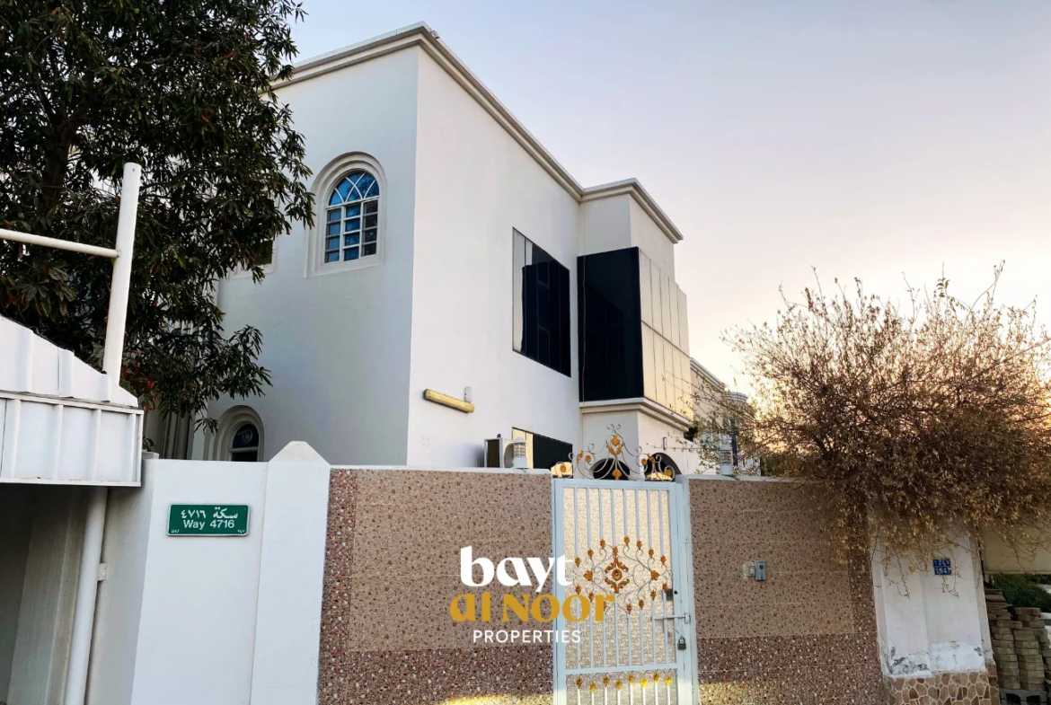 For Sale: 5 BHK Spacious Villa with 3 Residential Flats on Spacious Plot in Al Mawaleh South I REF HO3032