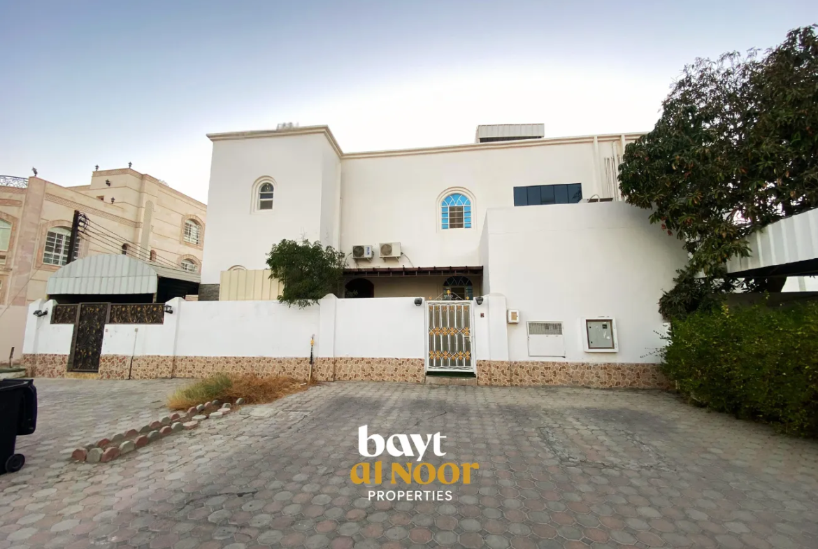 For Sale: 5 BHK Spacious Villa with 3 Residential Flats on Spacious Plot in Al Mawaleh South I REF HO3032