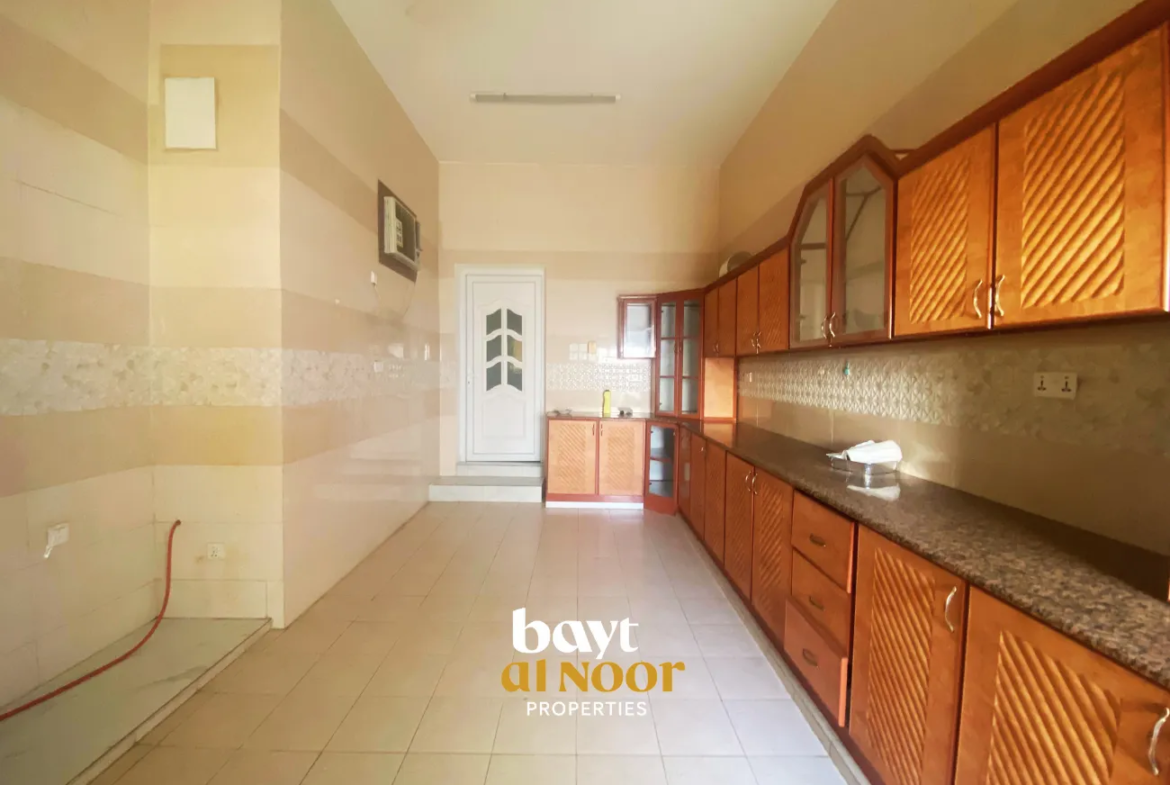 For Sale: 5 BHK Spacious Villa with 3 Residential Flats on Spacious Plot in Al Mawaleh South I REF HO3032