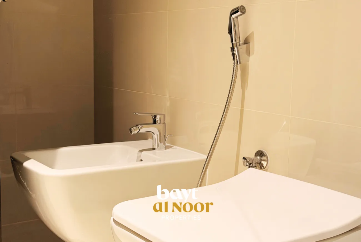 For Sale: Furnished 1-Bedroom Residential Flat with View in Al Mouj (Juman One) | REF KT5026