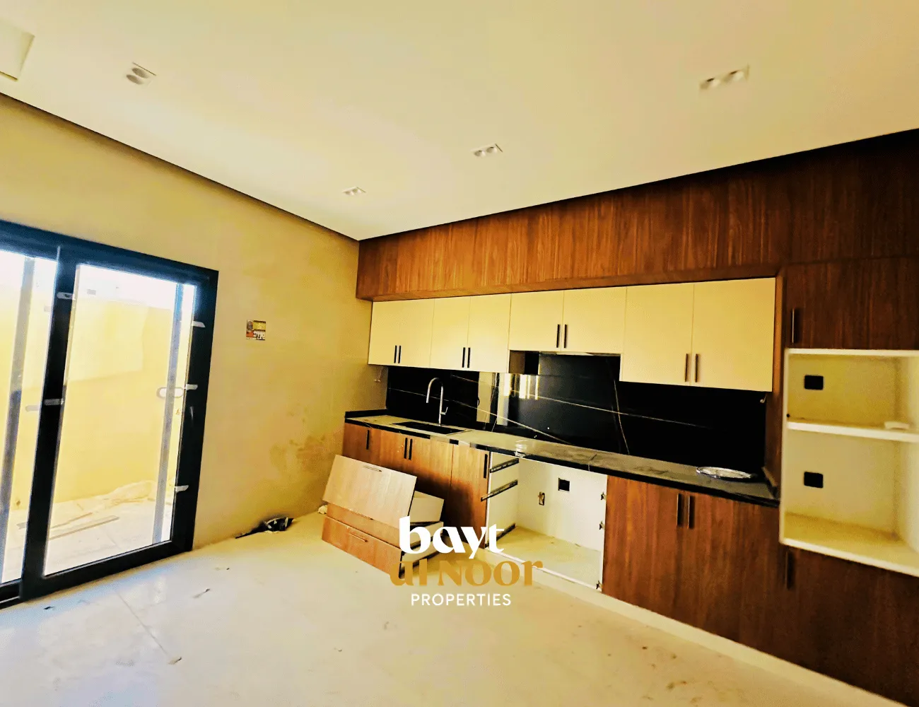 SS3021 -4 For Sale: Spacious 6-Bedroom Villa with Ample Parking in Al Seeb – Sur Al Hadid | REF SS3021