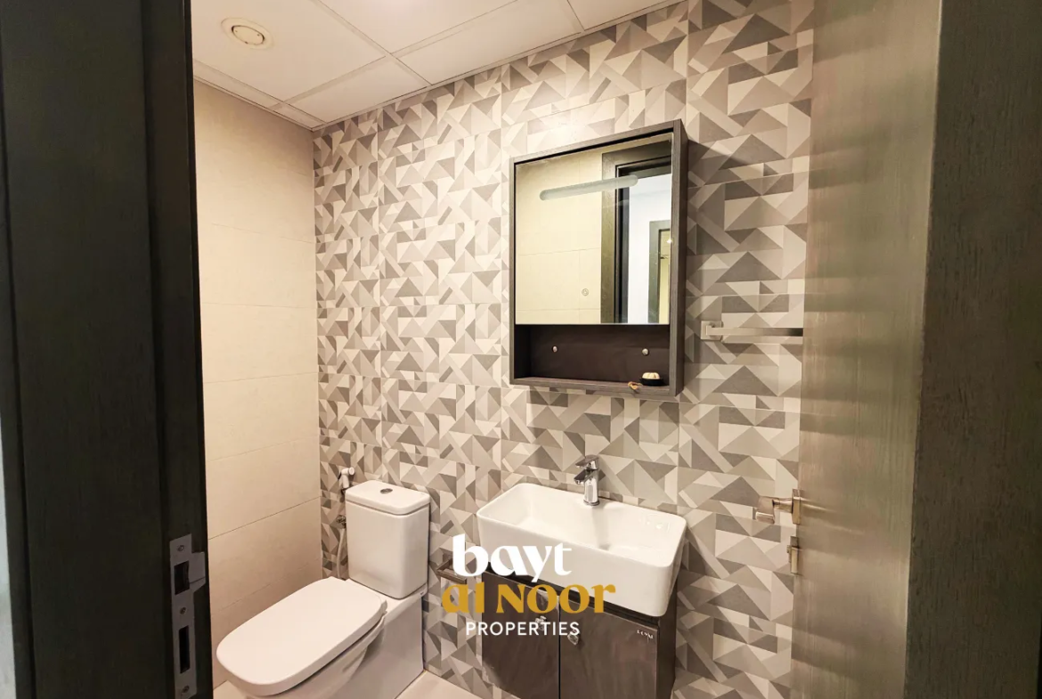 For Rent: Spacious 3-Bedroom Flat Near the Beach in Al Ghubrah North | REF HO3042