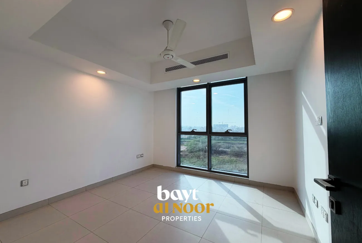 For Rent: Spacious 3-Bedroom Flat Near the Beach in Al Ghubrah North | REF HO3042