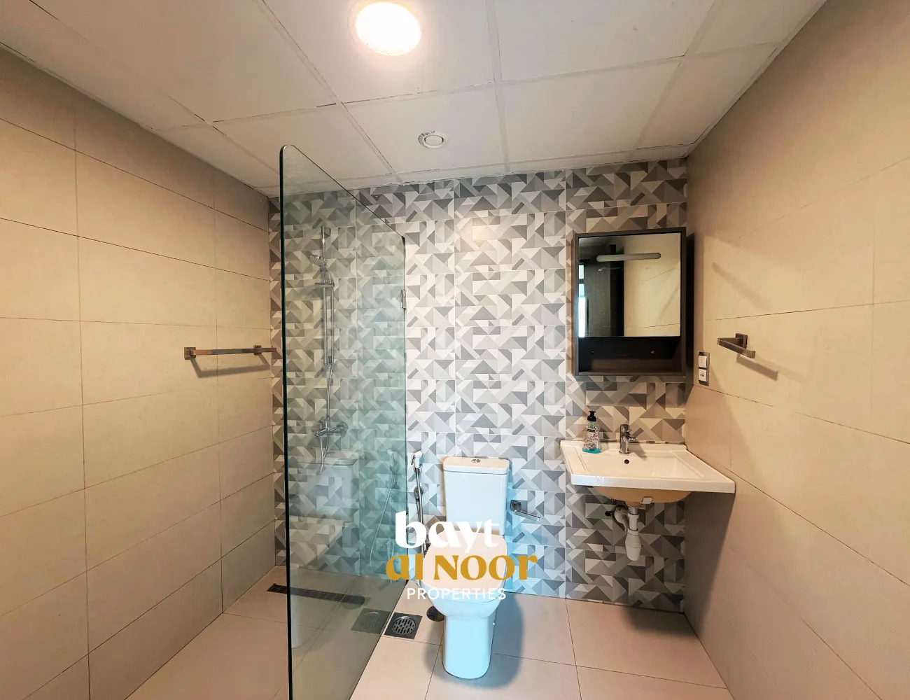 For Rent: Spacious 3-Bedroom Flat Near the Beach in Al Ghubrah North | REF HO3042