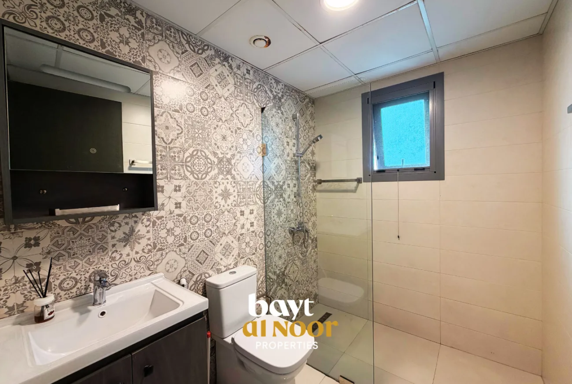 For Rent: Spacious 3-Bedroom Flat Near the Beach in Al Ghubrah North | REF HO3042