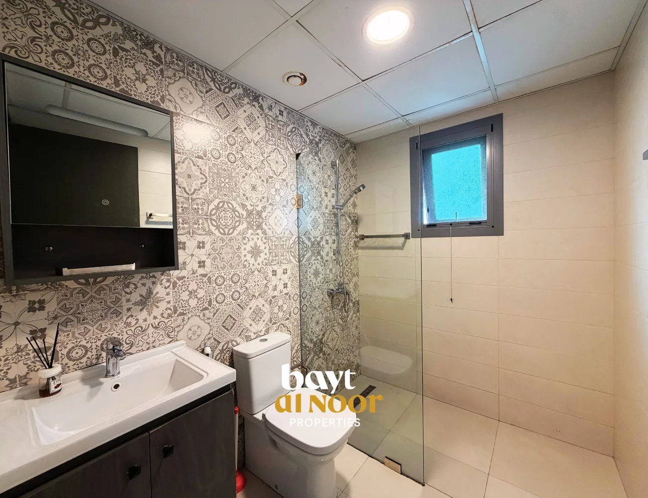 For Rent: Spacious 3-Bedroom Flat Near the Beach in Al Ghubrah North | REF HO3042