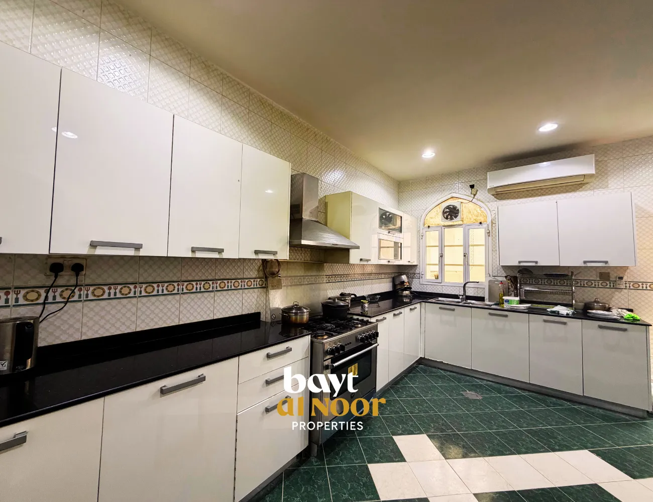 For Sale: Great Investment – 4+1 Bedroom Villa with 1st Floor Commercial Use (Beauty Salon) in Al Ghubrah South | REF HO3043