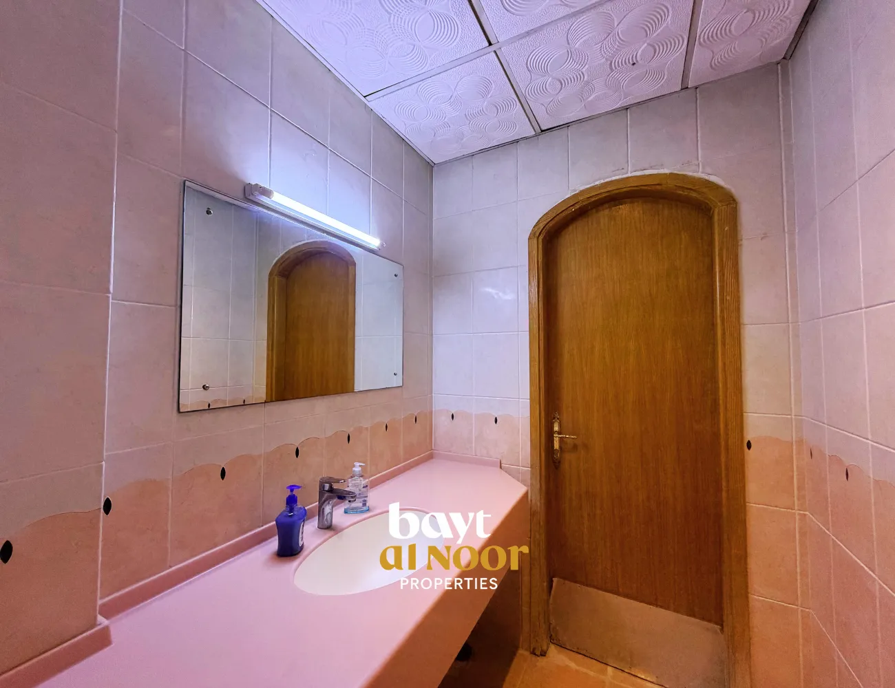 For Sale: Great Investment – 4+1 Bedroom Villa with 1st Floor Commercial Use (Beauty Salon) in Al Ghubrah South | REF HO3043