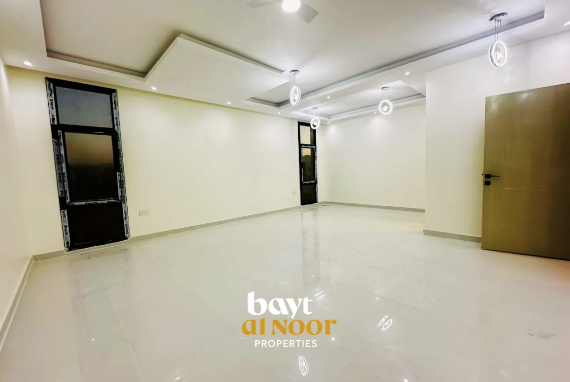 For Sale: Spacious 6-Bedroom Villa with Generous Layout in Maabilah 8 | REF SS3031