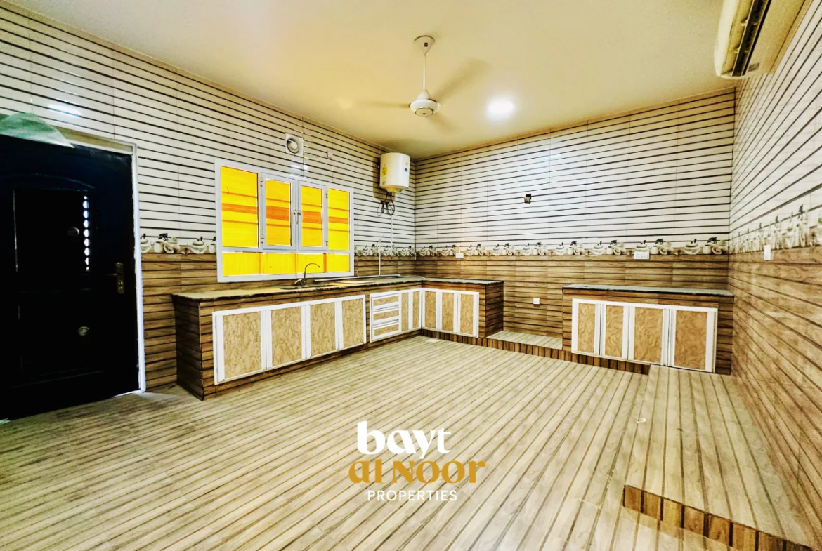 For Sale: Spacious 5-Bedroom Villa in Maabilah 8 | REF SS3032