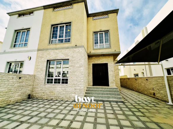 For Rent: Spacious 4+1 Bedroom Villa in Al Mawaleh North | REF SS3044