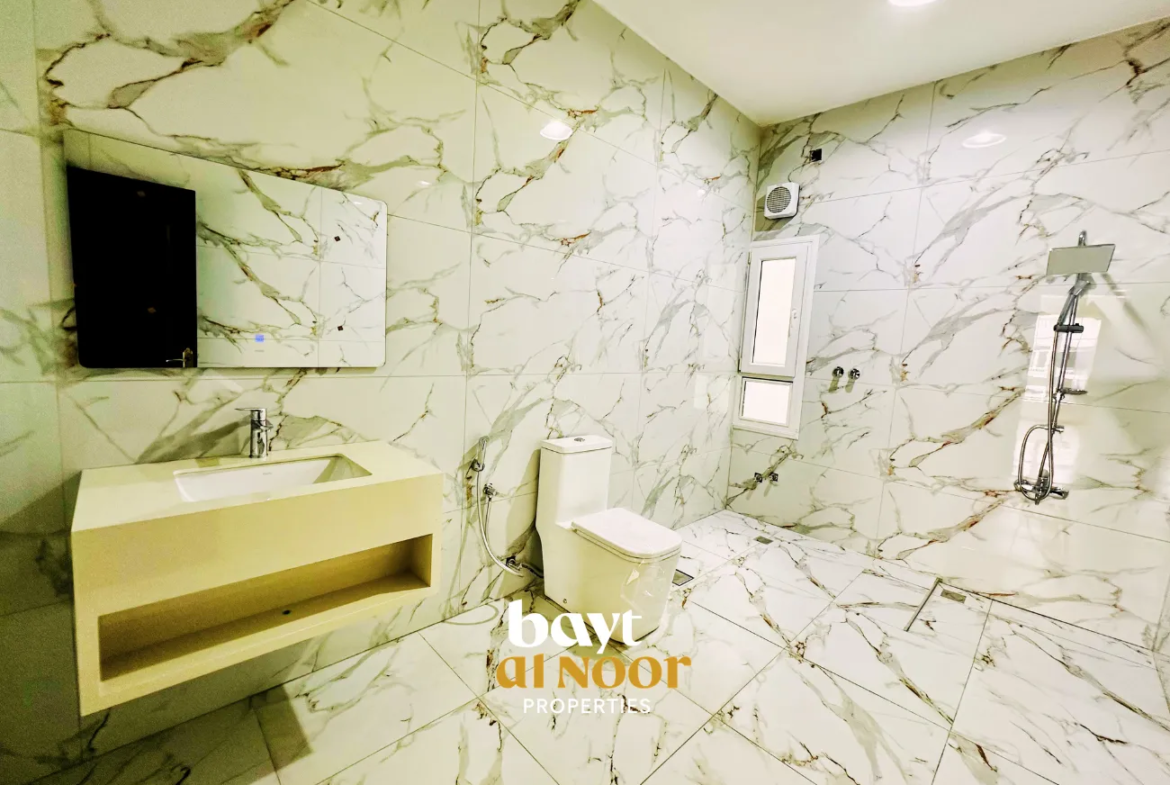 For Rent: Spacious 4+1 Bedroom Villa in Al Mawaleh North | REF SS3044