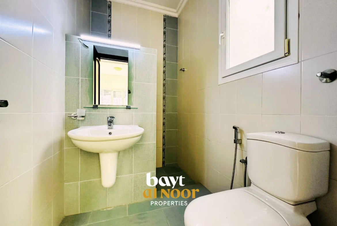For Rent: Spacious 4+1 Bedroom Villa in Al Mawaleh North | REF SS3044