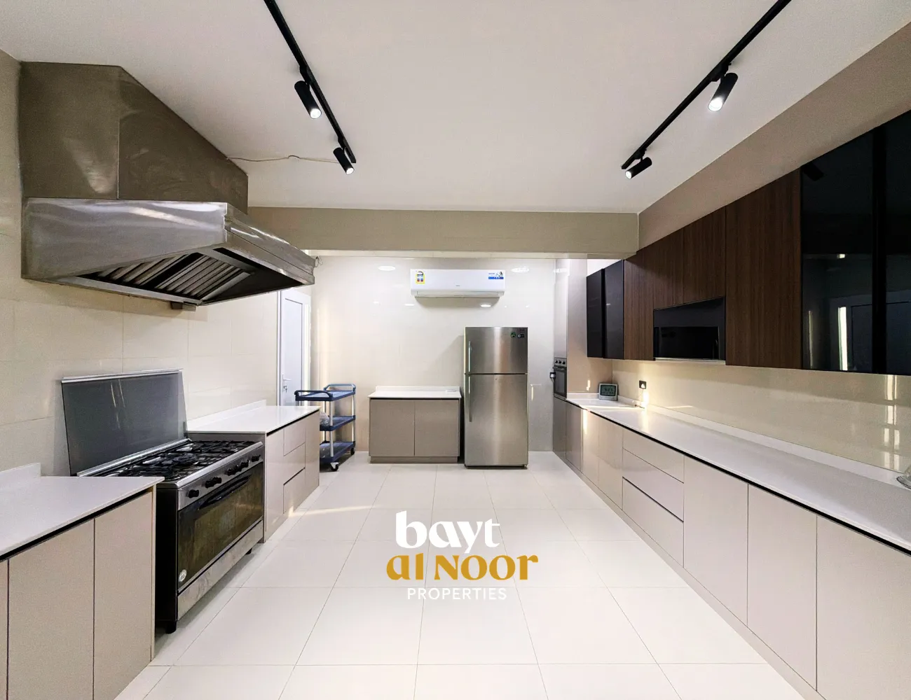 For Sale: Luxury Standalone 7-Bedroom Villa with Basement & 3 Floors in Prime Location Bosher | REF HO3058