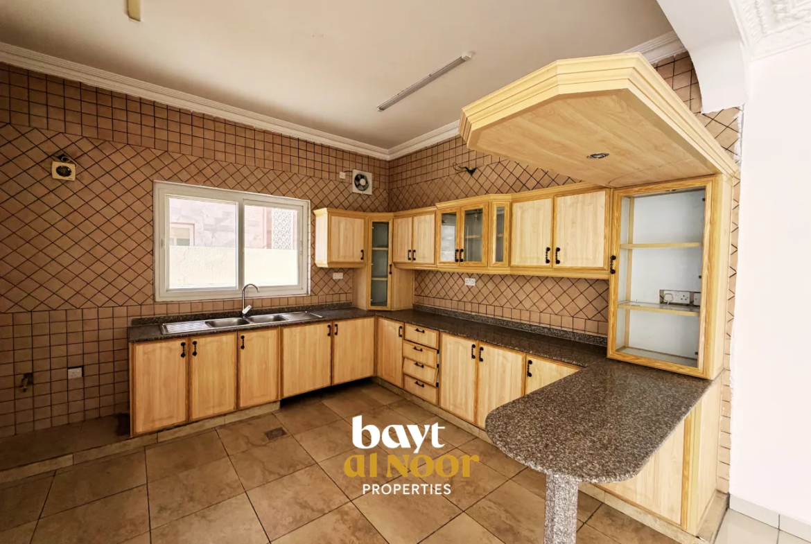 For Rent: Spacious 4-Bedroom Villa in Azaiba North | REF KT5034