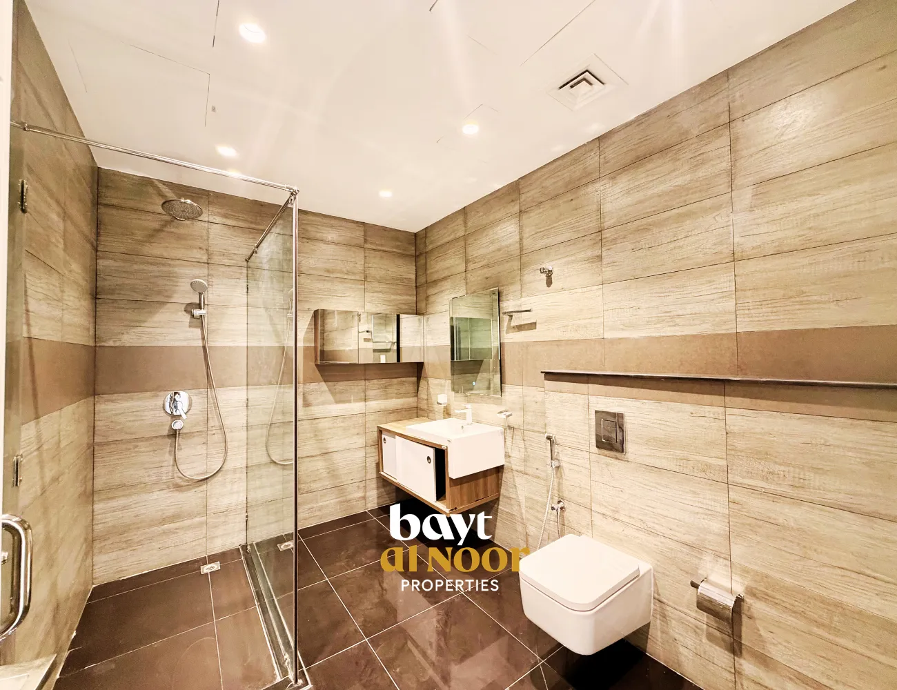 For Rent: Spacious 2-Bedroom Penthouse Flat with Sea View in Qurum 29 | REF KT5031