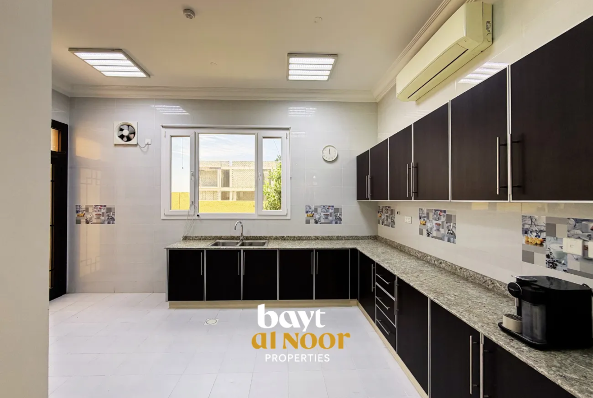 For Rent: Spacious 3+1 Bedroom Townhouse in Seeb | REF KT5035