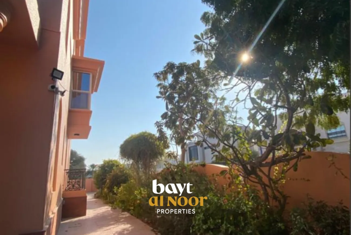 For Rent: Spacious 5+1 Bedroom Villa with Ample Parking in Azaiba | REF SS3049