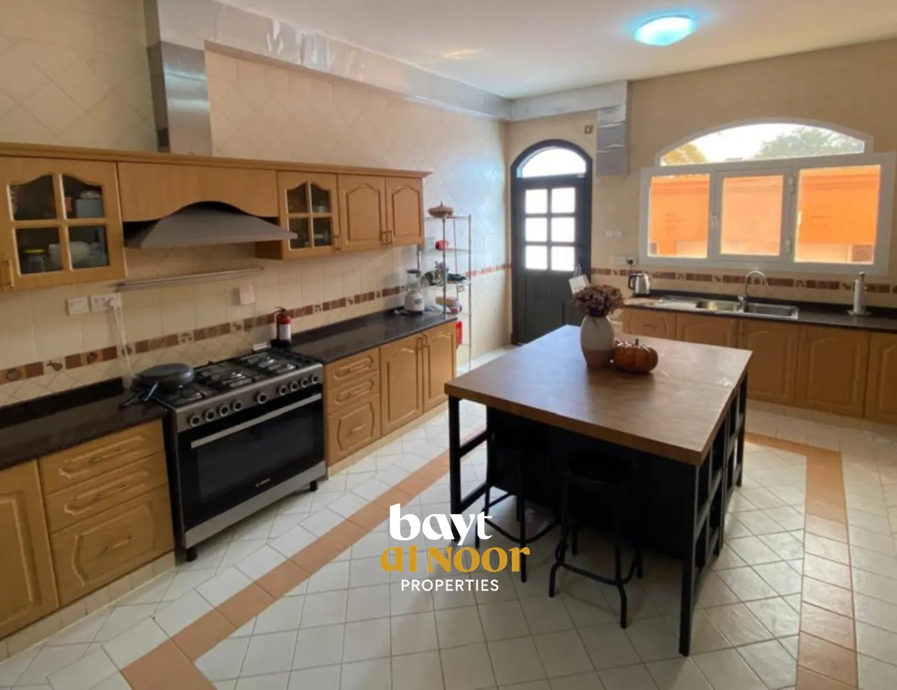 For Rent: Spacious 5+1 Bedroom Villa with Ample Parking in Azaiba | REF SS3049