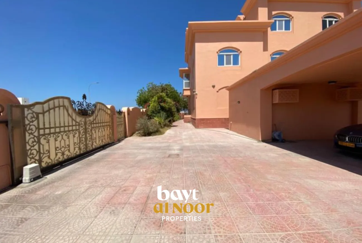 For Rent: Spacious 5+1 Bedroom Villa with Ample Parking in Azaiba | REF SS3049