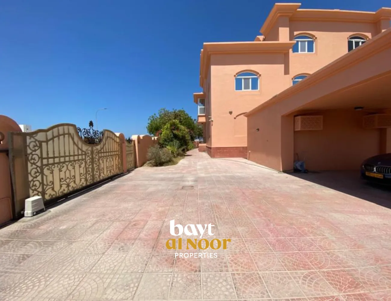For Rent: Spacious 5+1 Bedroom Villa with Ample Parking in Azaiba | REF SS3049