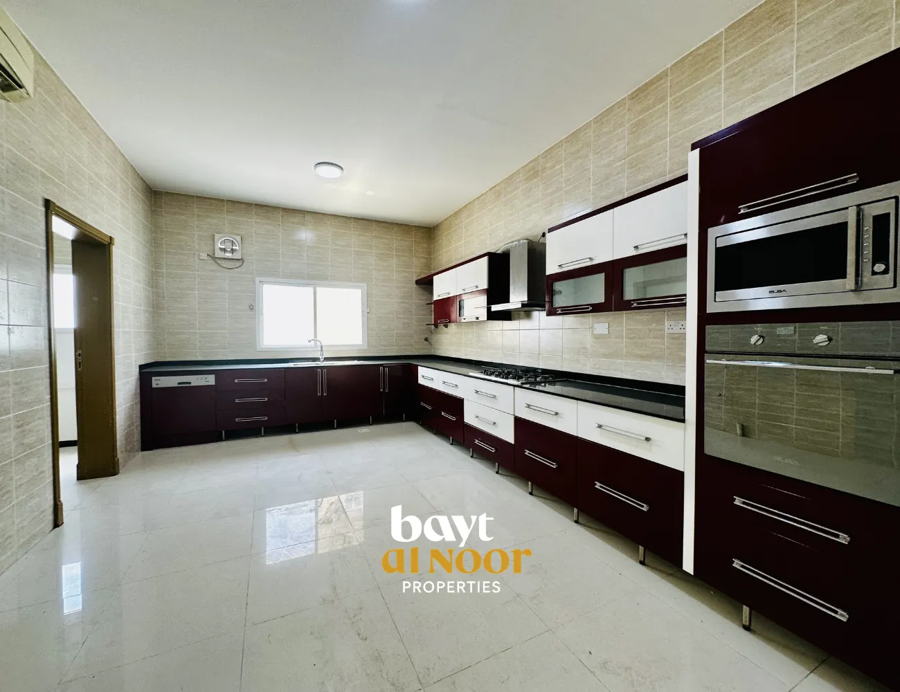 For Rent: Spacious 5+1 Bedroom Villa in Al Mawaleh North | REF SS3050
