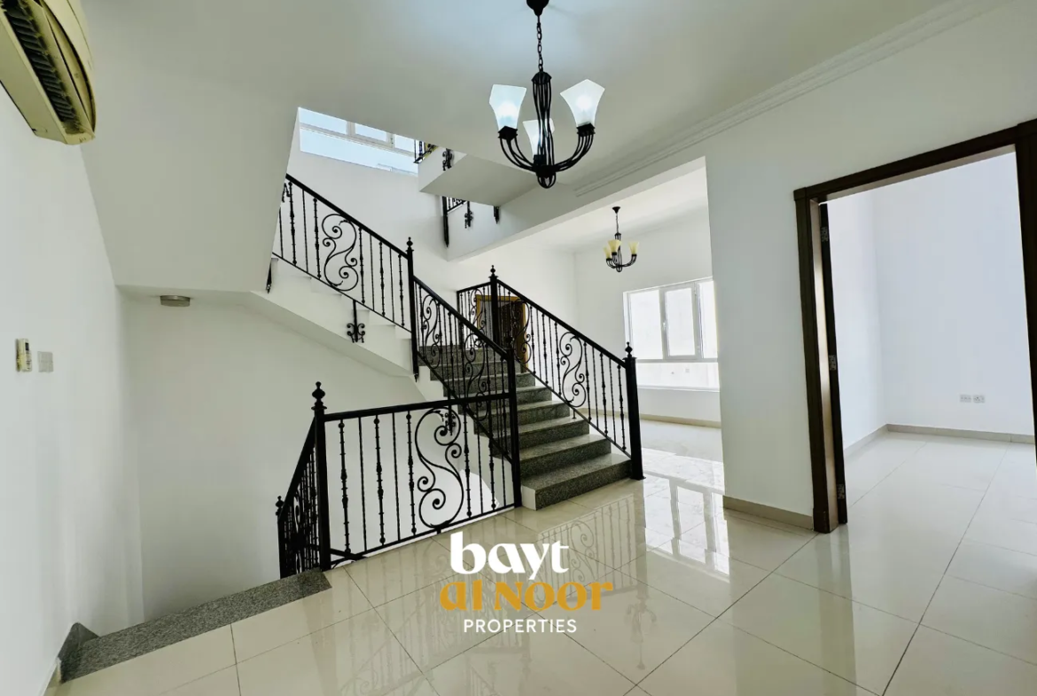 For Rent: Spacious 5+1 Bedroom Villa in Al Mawaleh North | REF SS3050