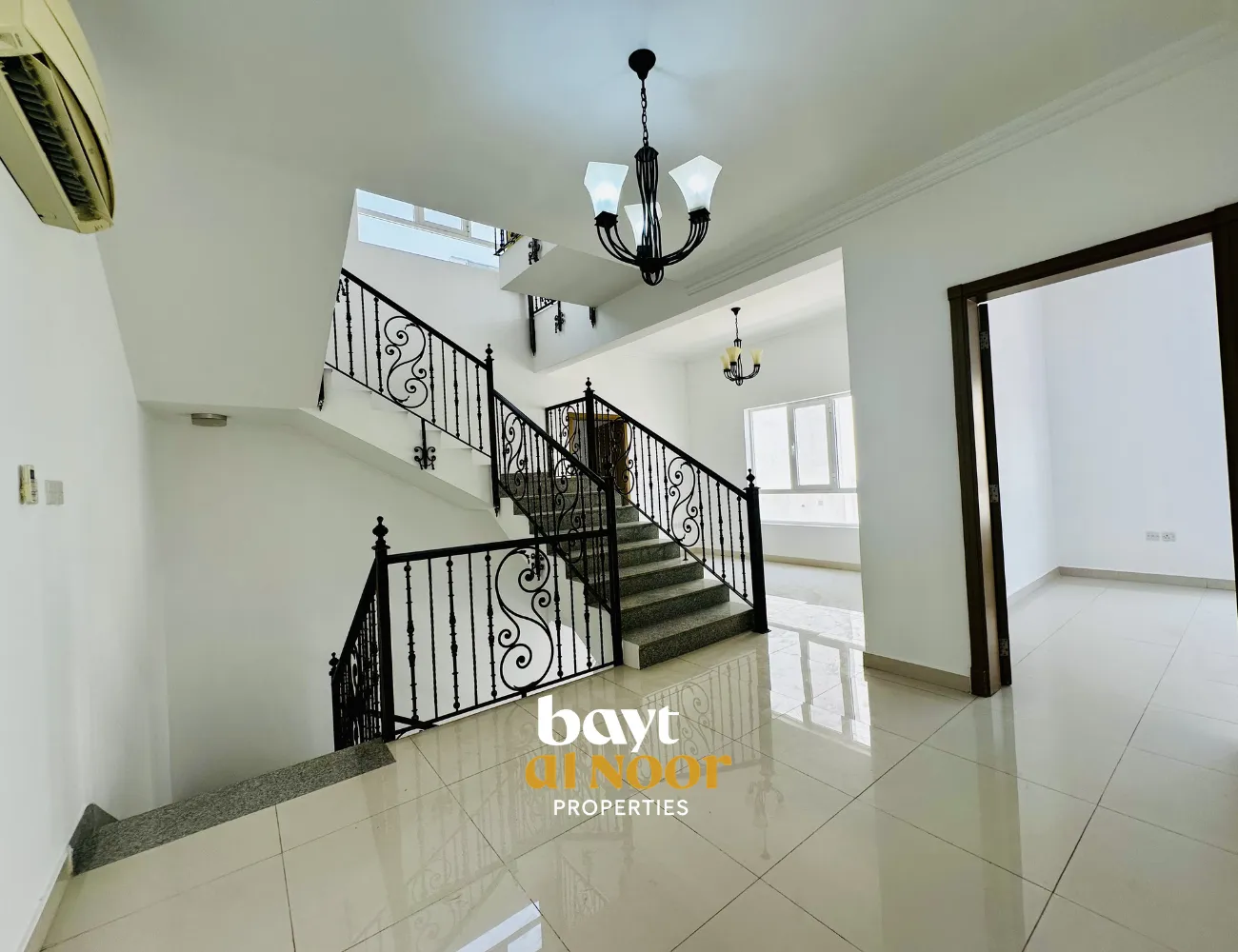 For Rent: Spacious 5+1 Bedroom Villa in Al Mawaleh North | REF SS3050