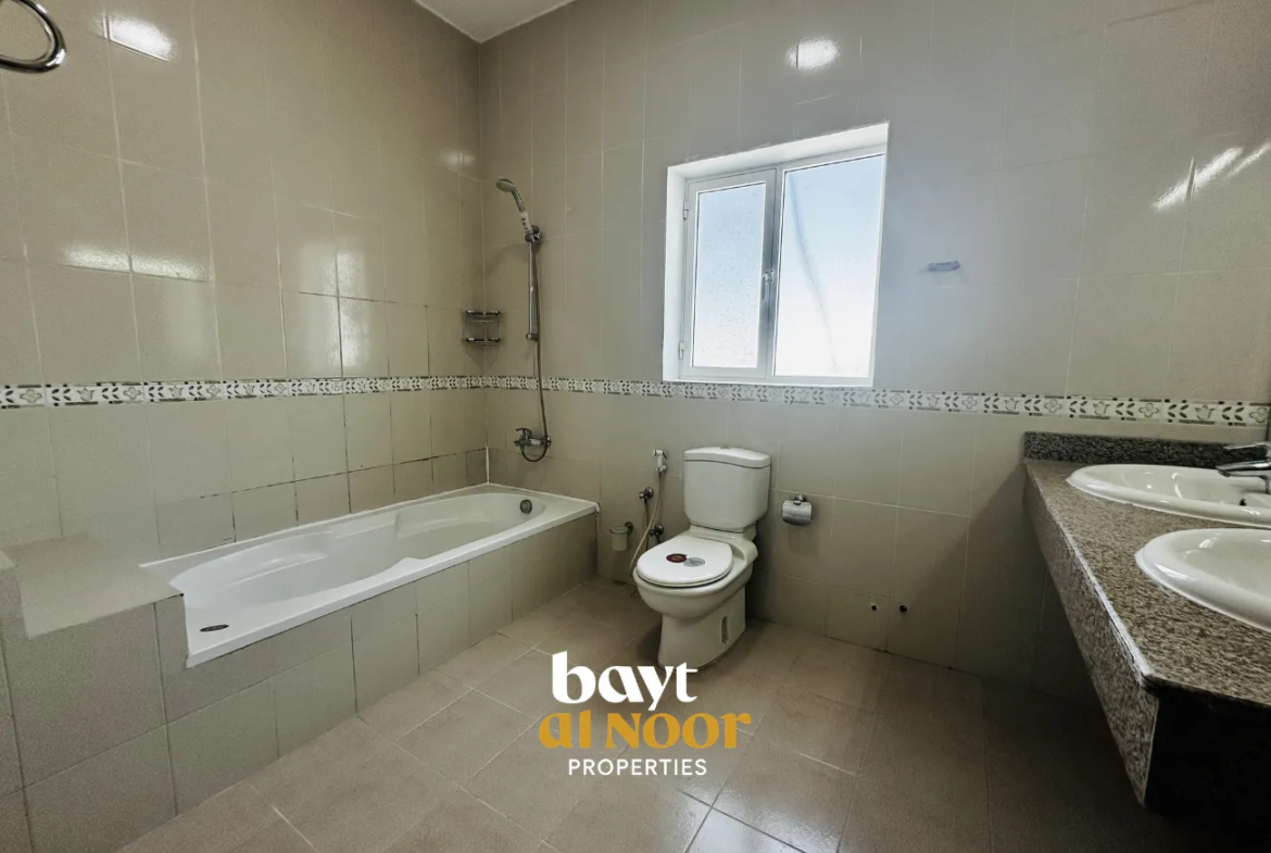 For Rent: Spacious 5+1 Bedroom Villa in Al Mawaleh North | REF SS3050