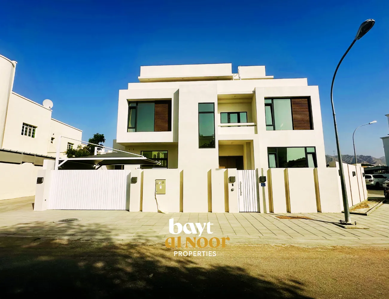 For Sale: Spacious 6-Bedroom Villa with Modern Layout & Shaded Parking | REF SS3053