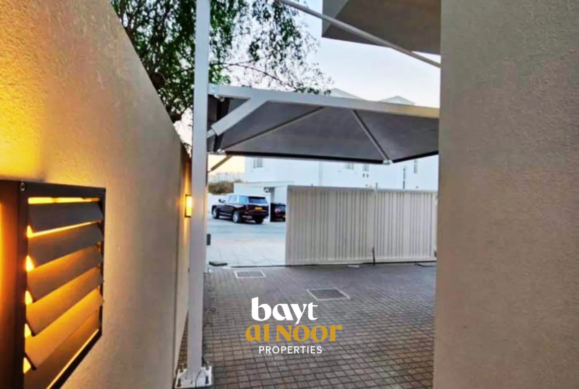 For Sale: Spacious 6-Bedroom Villa with Modern Layout & Shaded Parking | REF SS3053