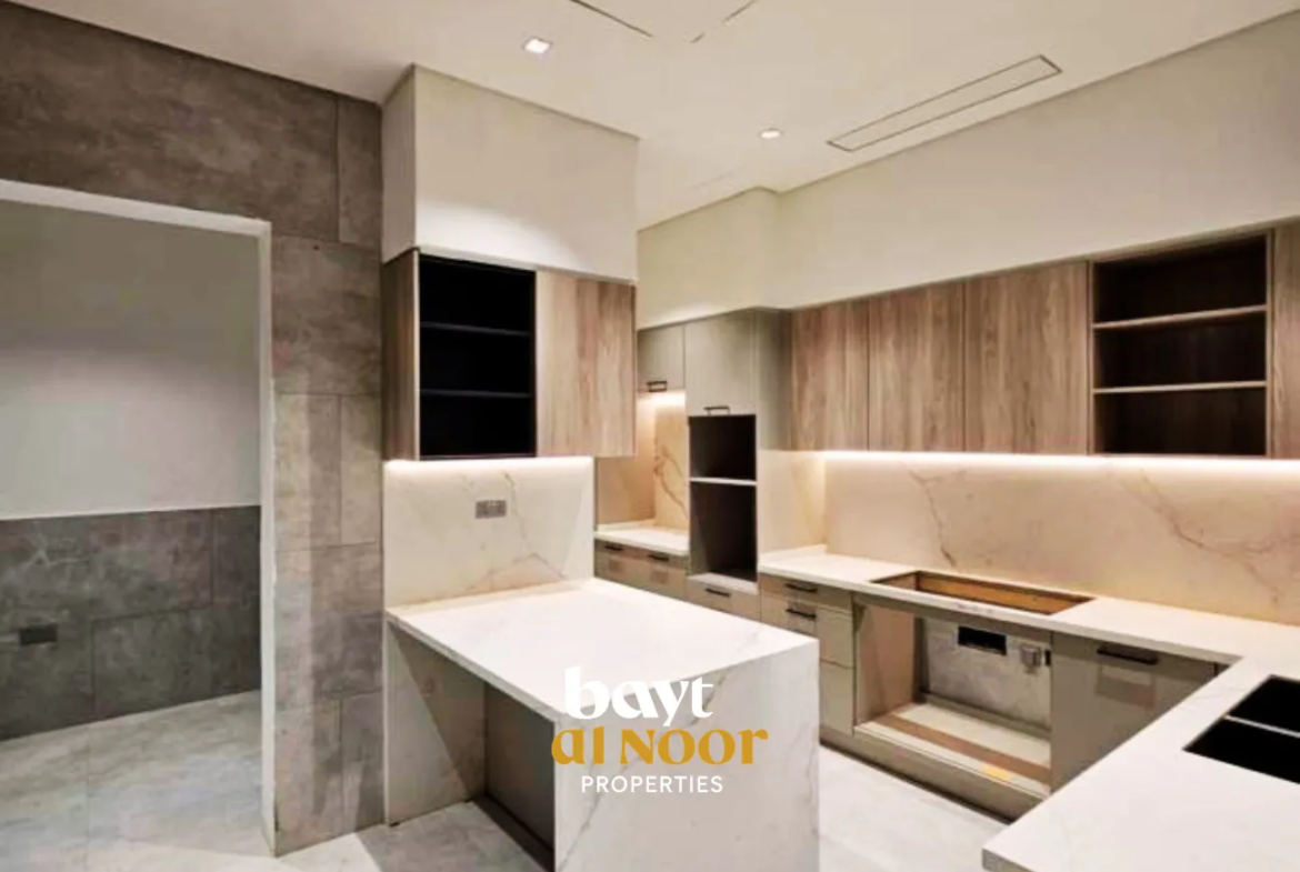 For Sale: Spacious 6-Bedroom Villa with Modern Layout & Shaded Parking | REF SS3053