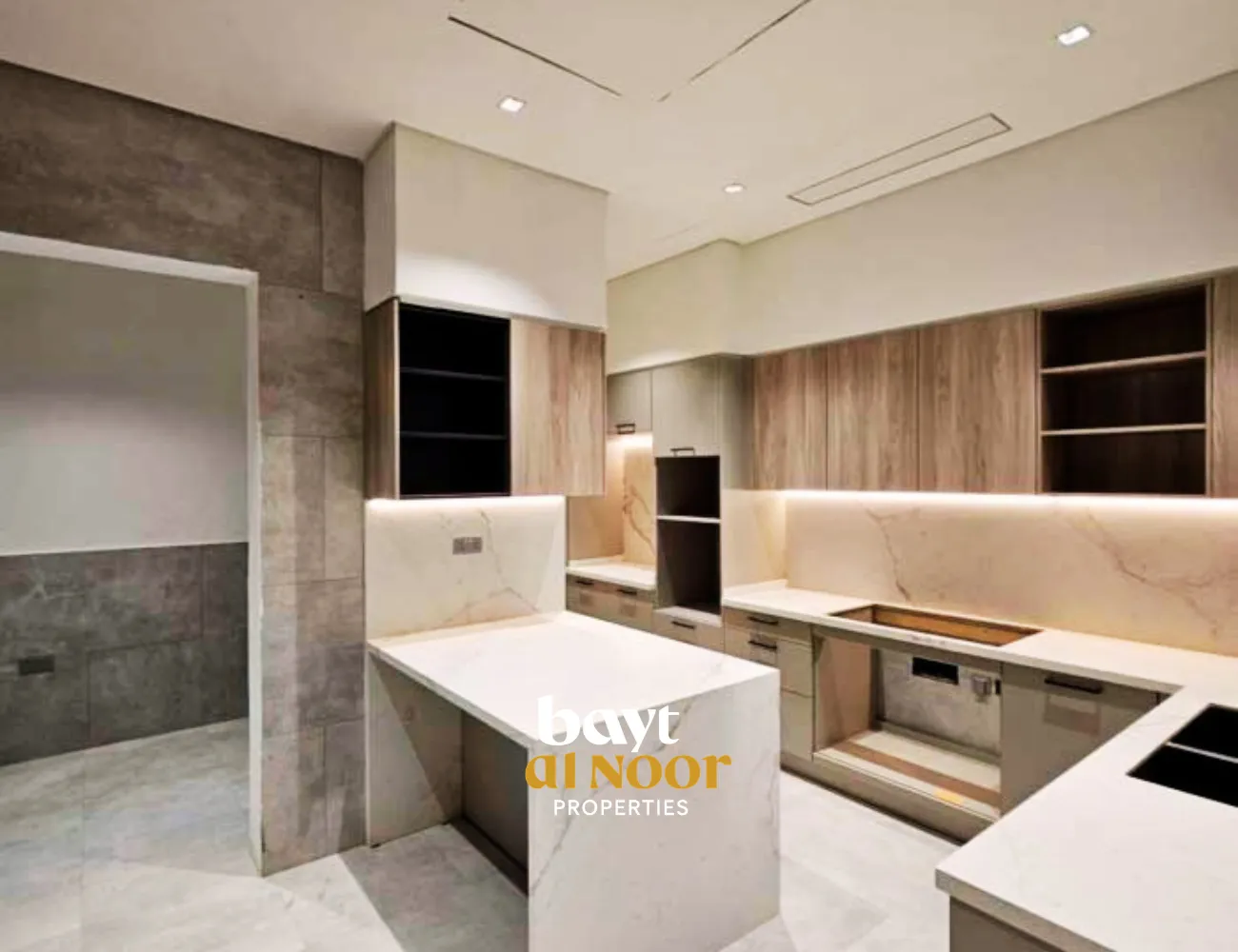 For Sale: Spacious 6-Bedroom Villa with Modern Layout & Shaded Parking | REF SS3053