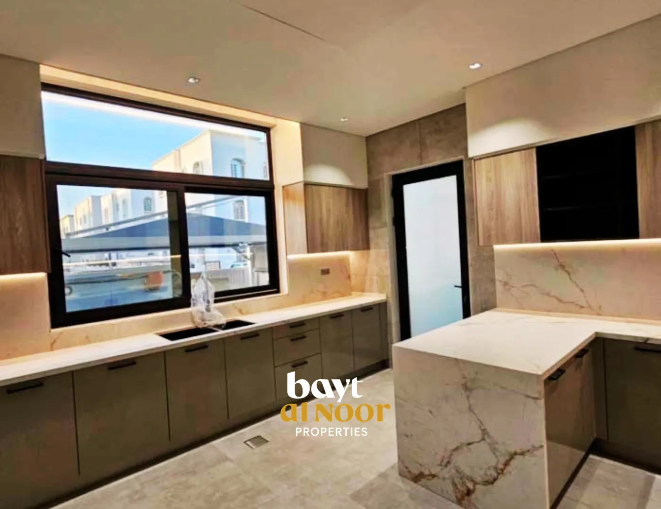 For Sale: Spacious 6-Bedroom Villa with Modern Layout & Shaded Parking | REF SS3053