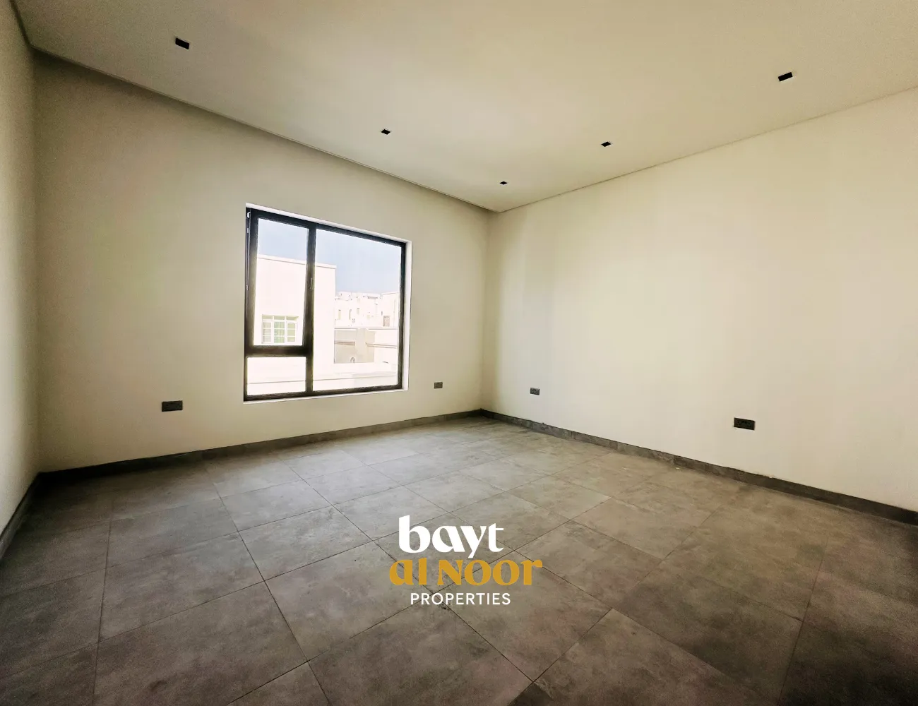 For Sale: Spacious 6-Bedroom Villa with Modern Layout & Shaded Parking | REF SS3053