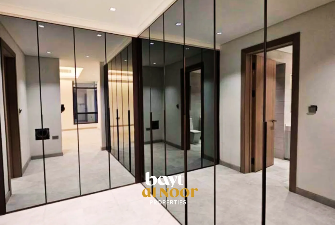 For Sale: Spacious 6-Bedroom Villa with Modern Layout & Shaded Parking | REF SS3053