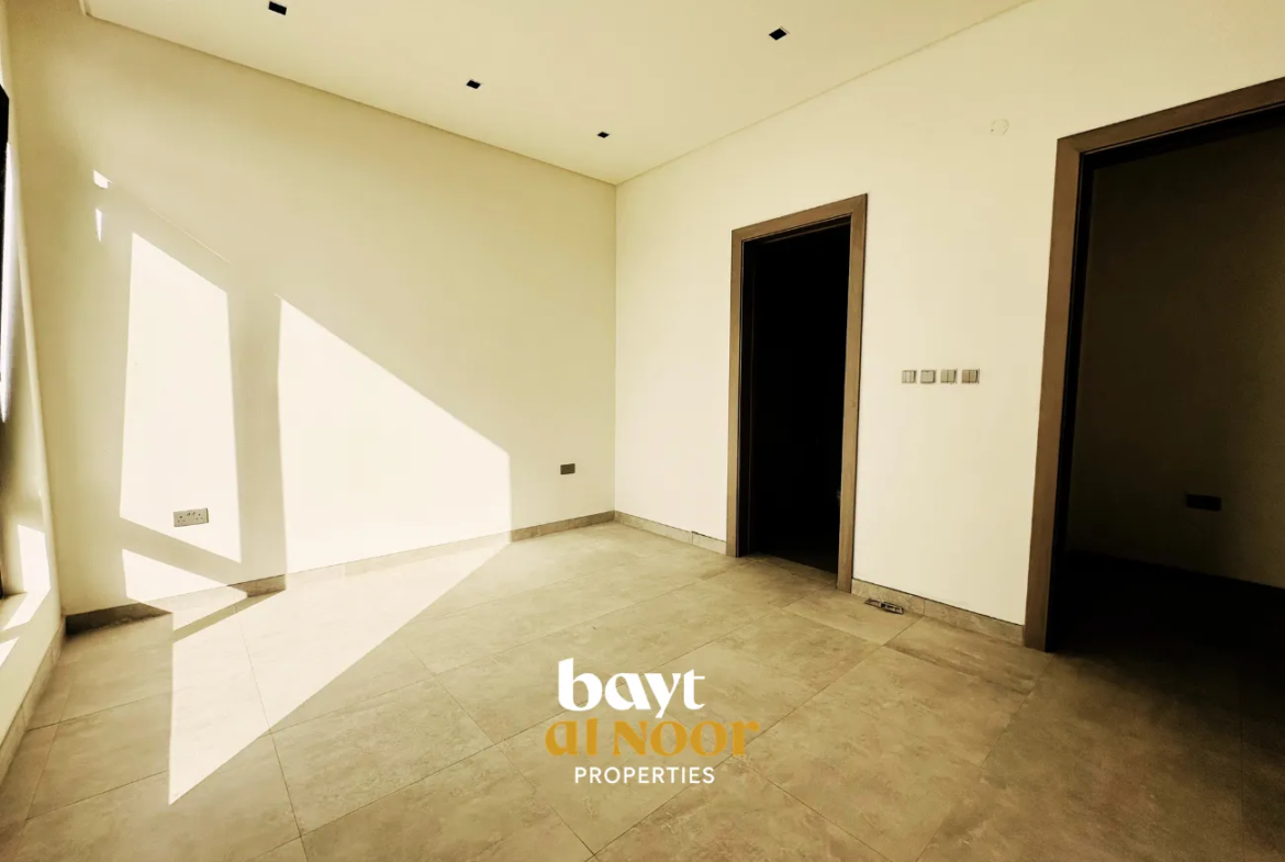 For Sale: Spacious 6-Bedroom Villa with Modern Layout & Shaded Parking | REF SS3053