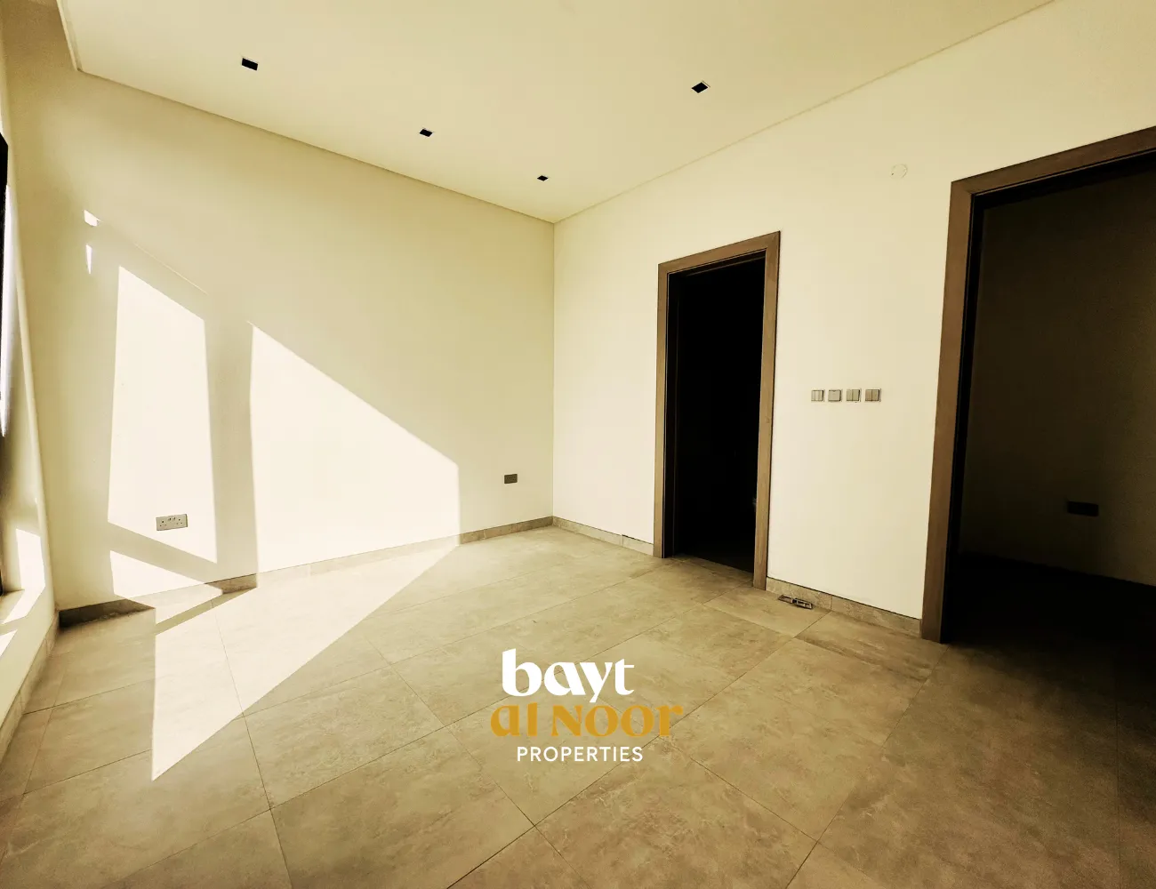 For Sale: Spacious 6-Bedroom Villa with Modern Layout & Shaded Parking | REF SS3053