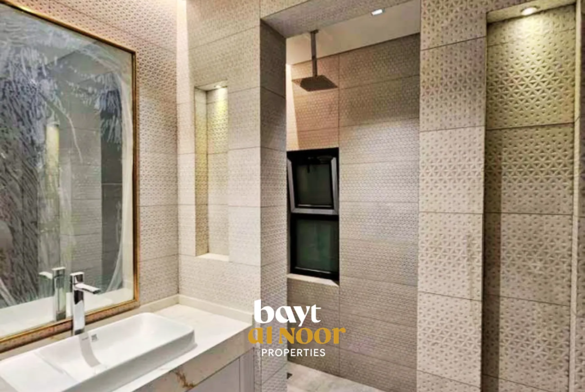 For Sale: Spacious 6-Bedroom Villa with Modern Layout & Shaded Parking | REF SS3053